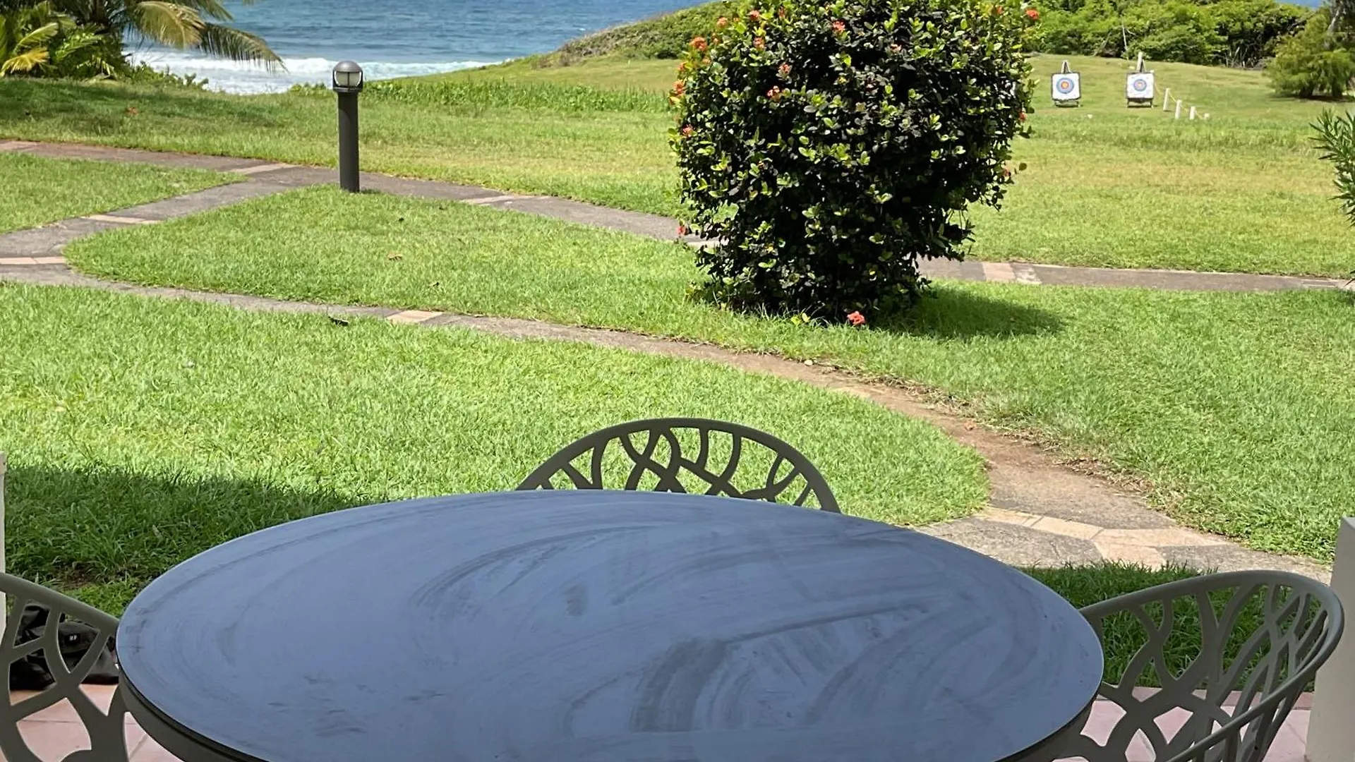 MARTIAL TROPIQUES Appartement refait à neuf vue mer Pierre&vacances Sainte-Anne  Guadeloupe
